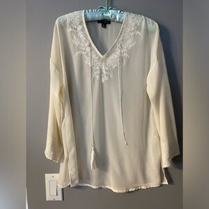 Willi Smith women’s size small lovely flowing v neck sheer blouse